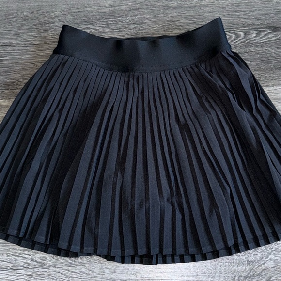Luluemon Varsity High Rise Pleated Skirt - Picture 3 of 5